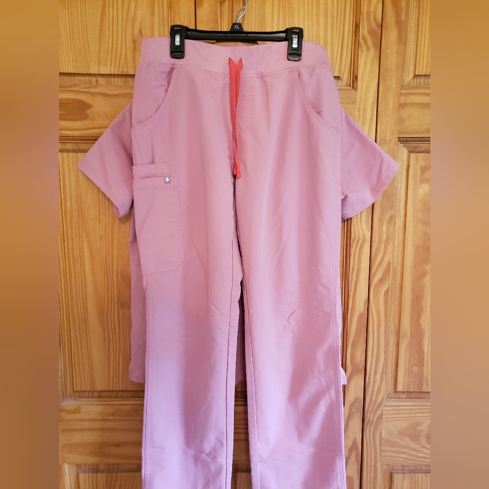Chalk Pink Figs Scrub Set